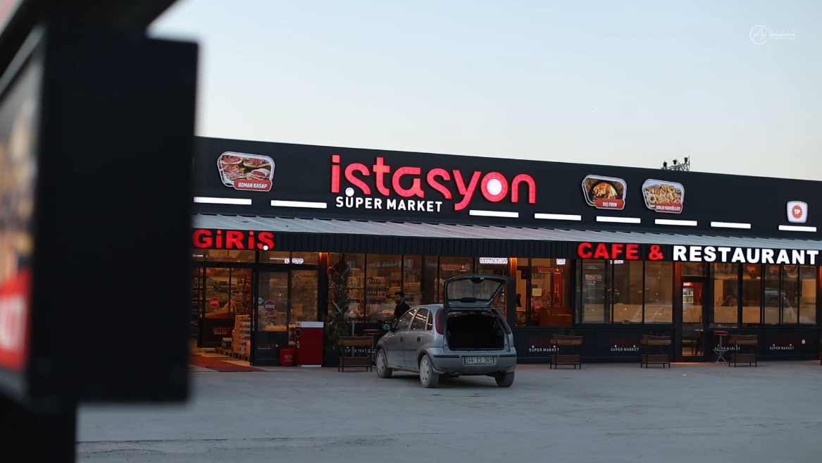Tesisimizin cafe & restaurant girişi