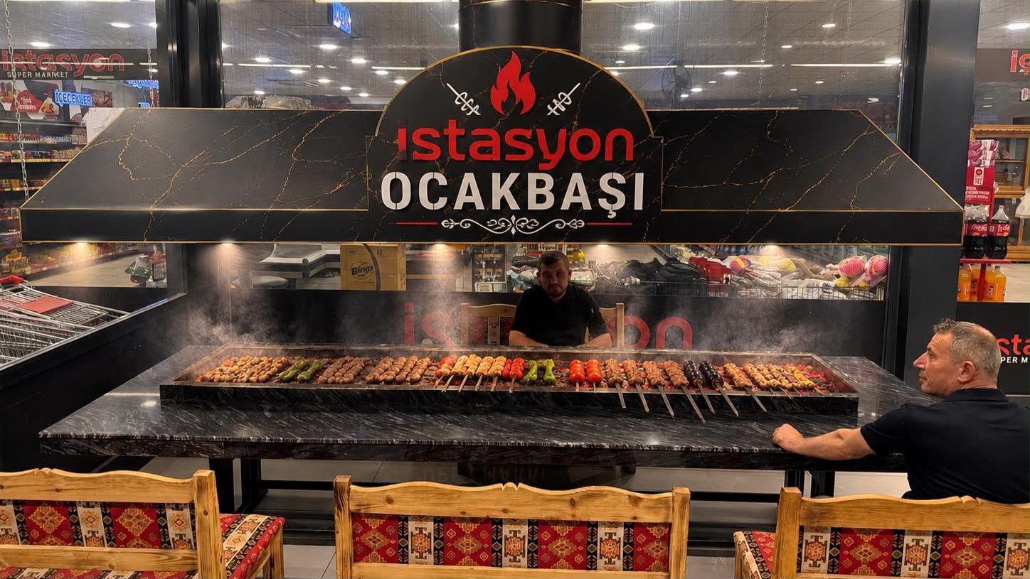 İstasyon Ocakbaşı'nda mangalda pişen kebaplar